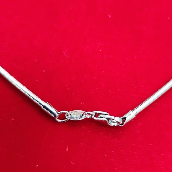 Vintage Milor Signed Stainless Steel Rounded Omega Wire Necklace 2.2mm - Picture 2 of 2